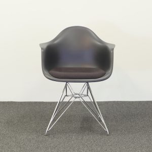 Karmstol Eames DAR VITRA