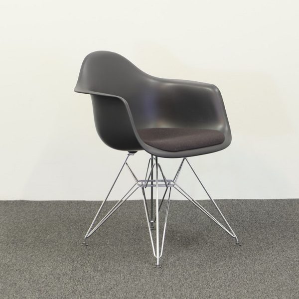 Karmstol Eames DAR VITRA